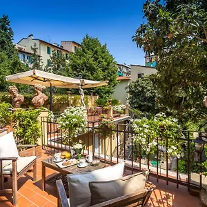 Ungherese Small Luxury 3* Florence